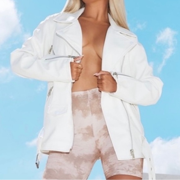 marym5675's tweet photo. So good I had to share! Check out all the items I'm loving on @Poshmarkapp #poshmark #fashion #style #shopmycloset #framedenim #prettylittlething: https://t.co/9HWvXbQvSK https://t.co/80kPSDLrL2
