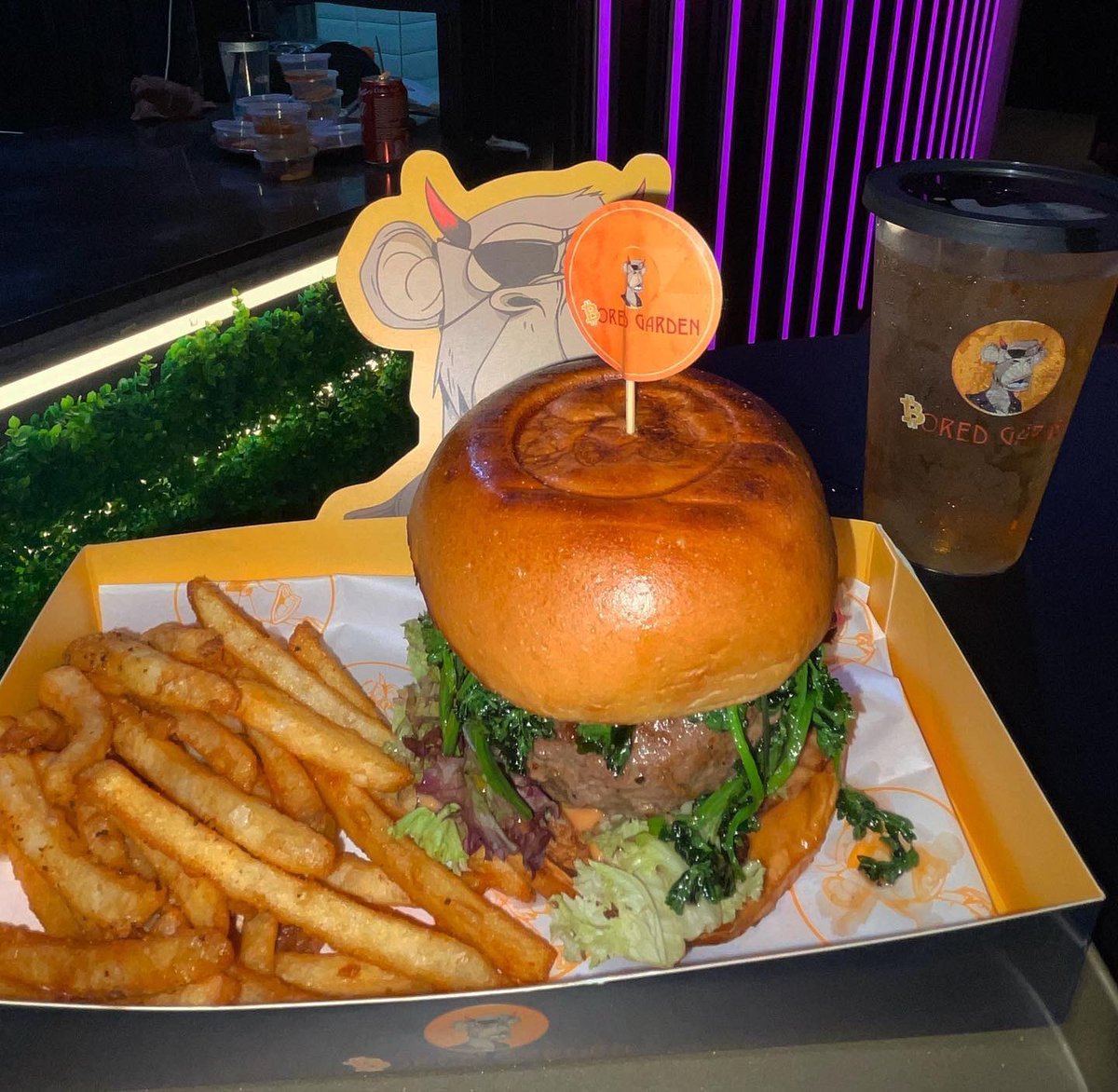 BoredGardenHK's tweet photo. Love at first burger.
@yugalabs @BoredApeYC
#NFTrestaurant #boredgarden #bayc #nft #burger #hongkong #burgerhk #tastyfood #centralhk #hk #usdt #otc #usdthk #cryptocurrency #crypto #foodhk https://t.co/SPnNDVQmJV