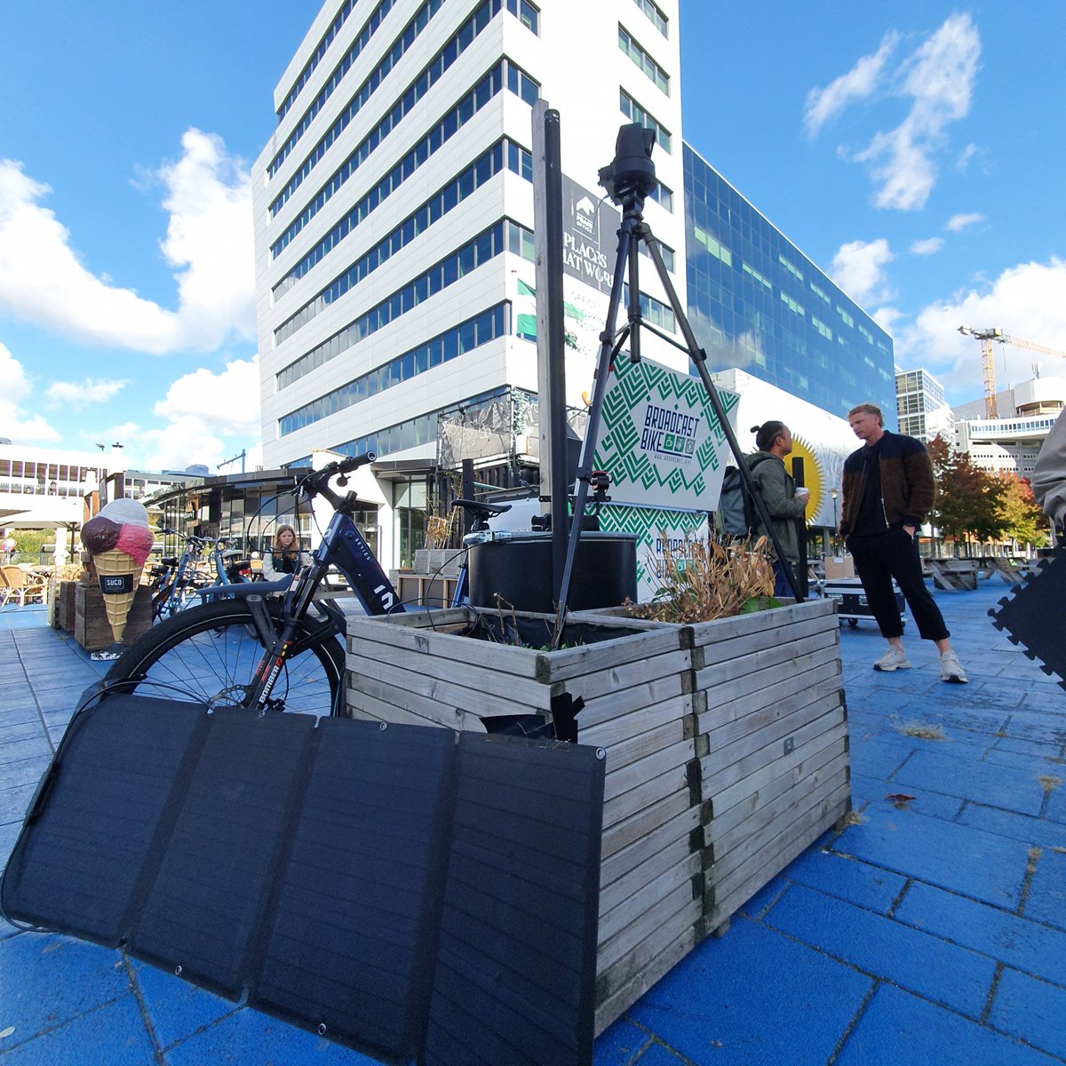 Bart_at_work's tweet photo. @kate_vandy Looking forward to see your studio! Let's hang out one day and talk bikes and broadcast. Different approach and purpose, but this is my Broadcast Bike! A multicam solar powered livestreaming 'van', based in Rotterdam ✌️
https://t.co/iEFKKS24Uf https://t.co/vGx3VLQ8Dz
