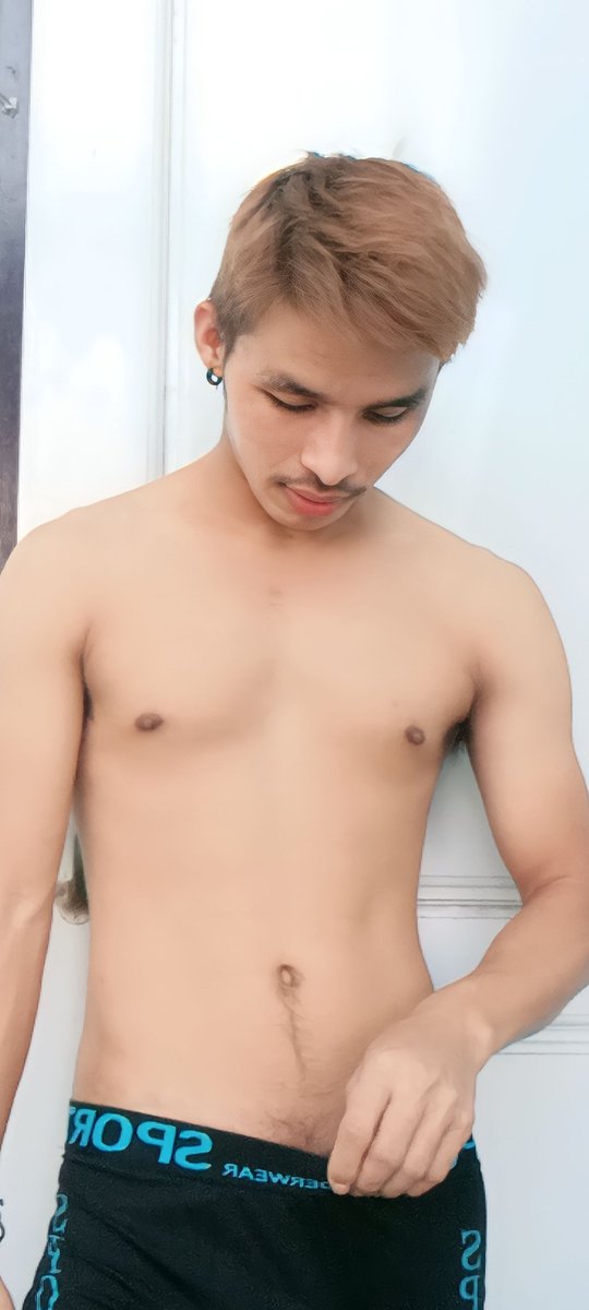 Demo87930884's tweet photo. ကိုရီးနဲ႔. dateက်ိမလား😆😆 https://t.co/doNoTORHHj