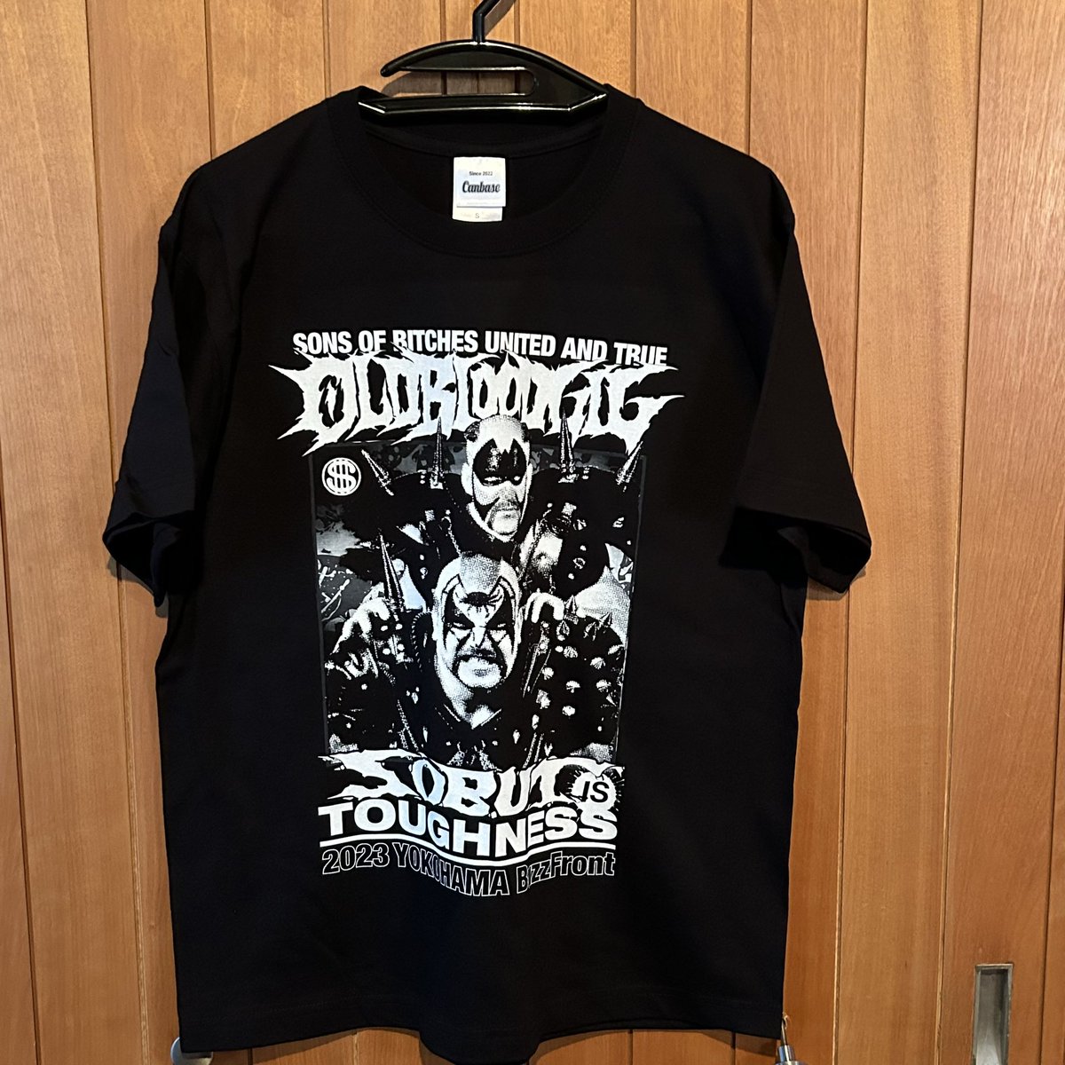 sobut_official's tweet image. 予約受付開始！

OLD BLOOD GIG Tee
ヤザネ氏 @yazanemanabu によるデザイン。

BLACK
sobut.stores.jp/items/63cc9a0e…

WHITE
sobut.stores.jp/items/63cc9976…

#oldbloodgig
#sobut
