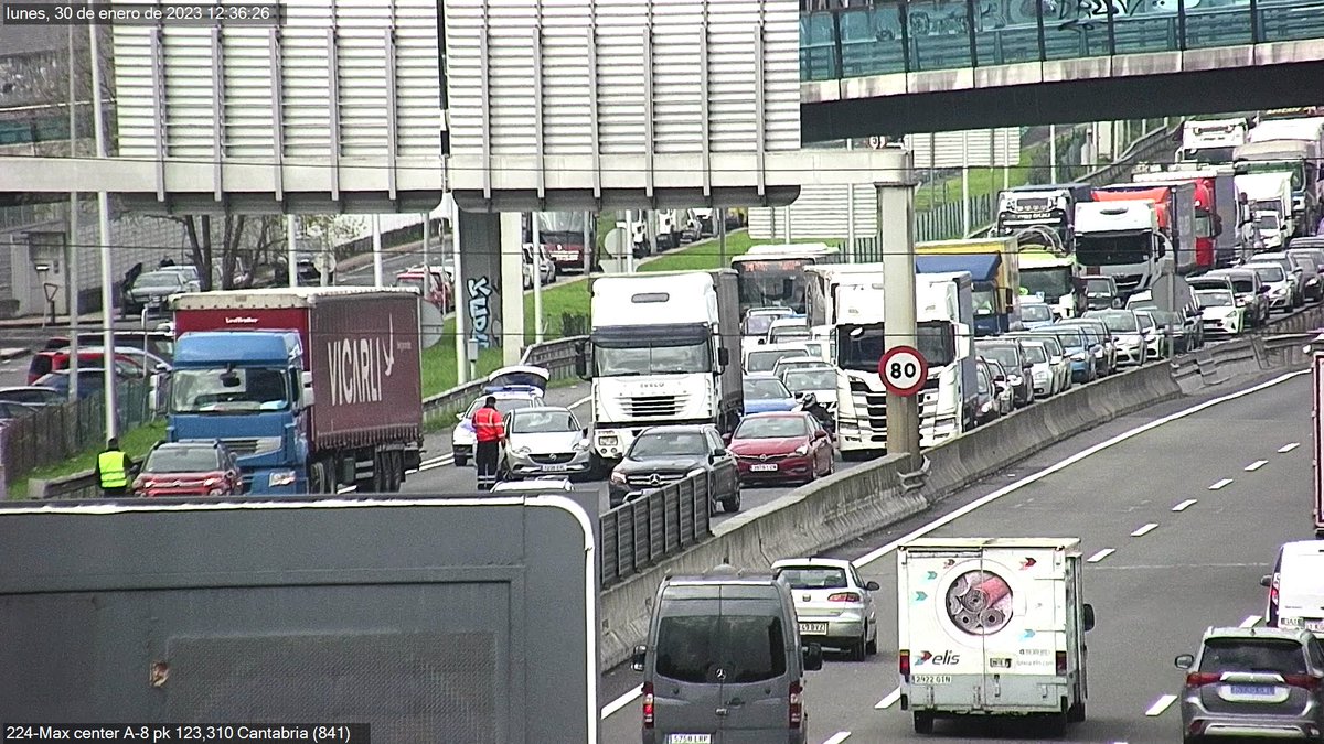 🚨🚗 #Istripua #A8 km 124 #Barakaldo-n Irungo norantzan. Bi errei itxita
…