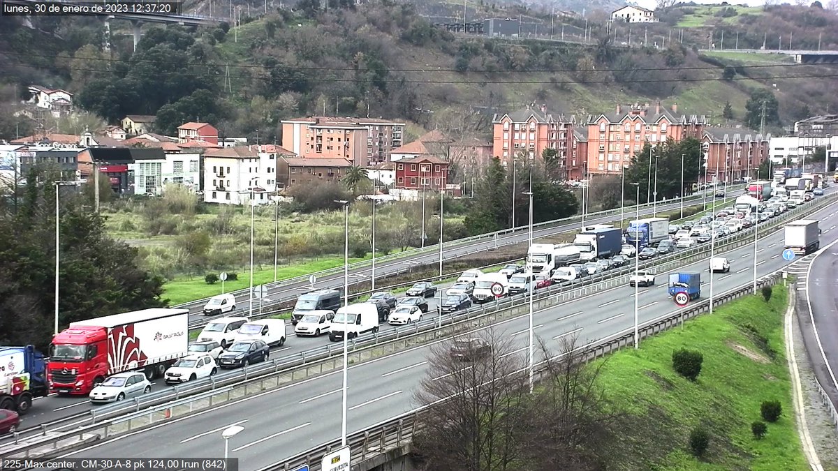 🚨🚗 #Istripua #A8 km 124 #Barakaldo-n Irungo norantzan. Bi errei itxita 
    …