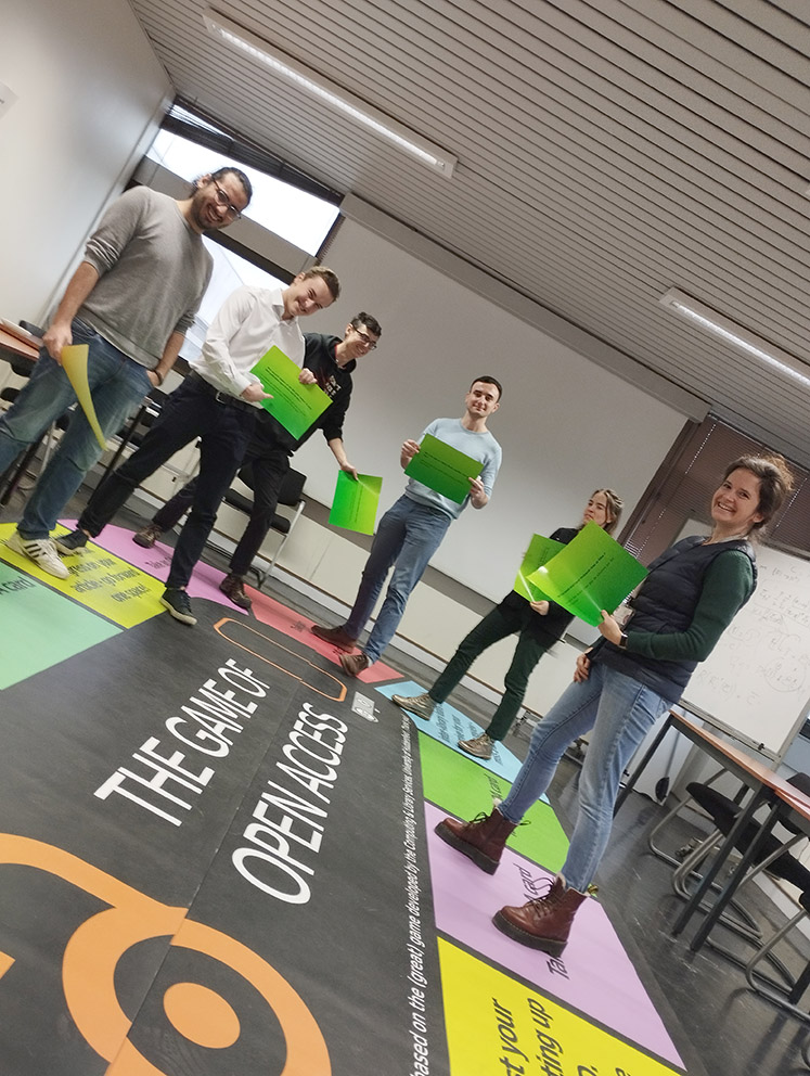 PioletLe's tweet photo. Apprendre ou réviser l'open access avec les doctorants du L2S, sympathique moment, avant de croquer la galette, #scienceouverte @Labo_CS_RefRech https://t.co/tqhgMm8XRK