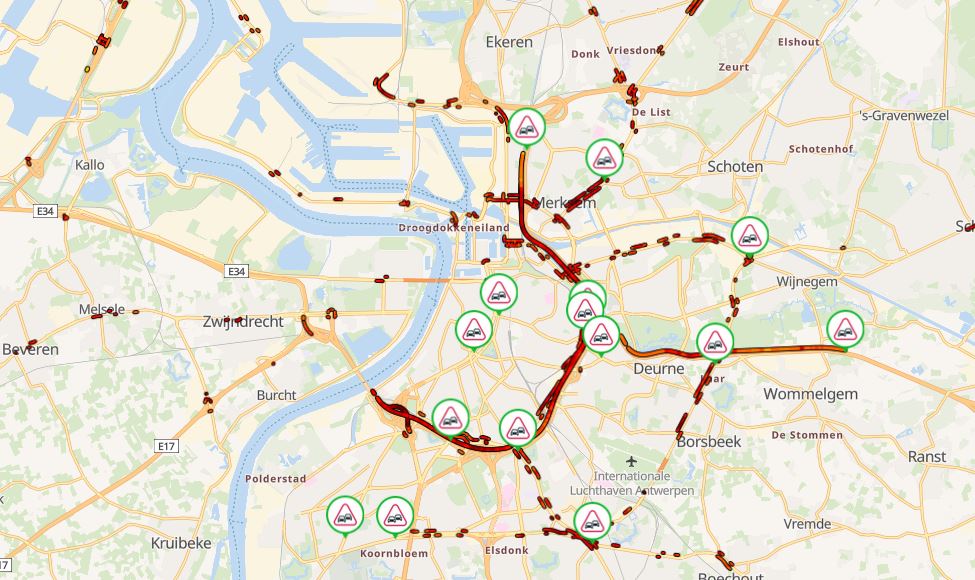 hajobeeckman's tweet photo. #R1 Er is altijd wat te beleven in #Antwerpen. We zijn sinds zondag af van de brugvoeg in Merksem en vandaag starten we met gaten in het asfalt voor de Kennedytunnel. Drie kwartier aanschuiven richting Gent. We gaan even na hoe lang dit zal duren. https://t.co/1qXkB8RC1O
