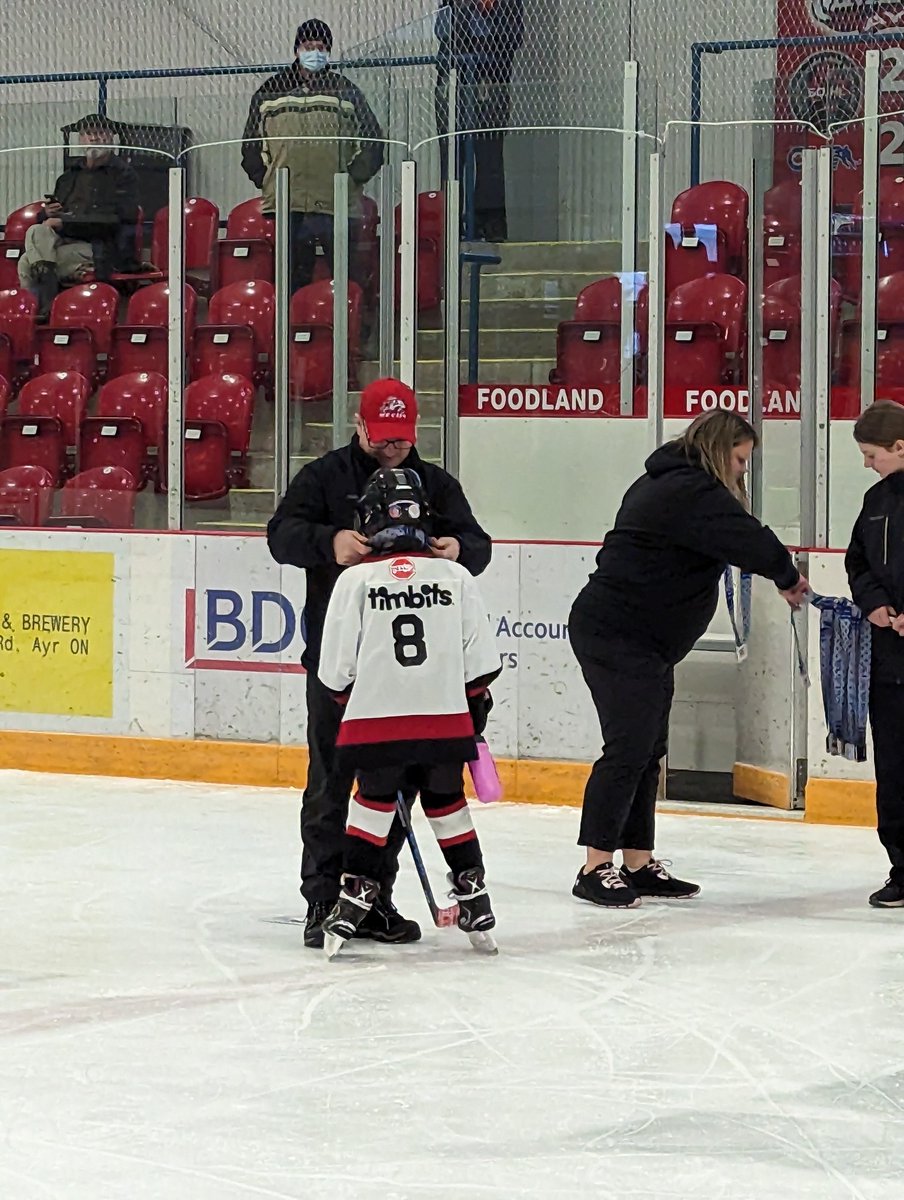 Got to present my daughter with her silver medal at this weekend's hockey tournament. Proud Dad moment!!