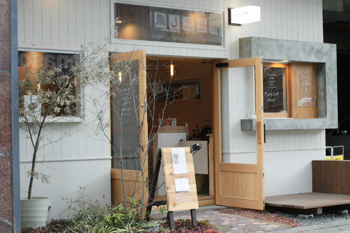 ginzablow's tweet photo. ビルを改装して、アーティストたちが滞在・制作・展示・販売・交流できる施設を作っています⛏

まずは“交流“の機能を担う1Fのカフェ&amp;バー『Sando Sand. Stand』がグランドオープン！

興味ある方には上階のアトリエ、展示スペース、ゲストハウスフロアなども(絶賛工事中だけど)ご案内します〜！🏢 https://t.co/hXKKIop0Yi