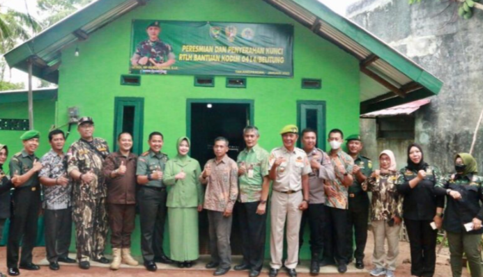 belitongtoday's tweet image. Kodim 0414 Rehabilitasi Rumah Hartoni Menjadi
Layak Huni

Baca Selengkapnya di
belitongtoday.com/kodim-0414-reh…

#Kodim
#RehabilitasiRumah
#Layak
#Berani