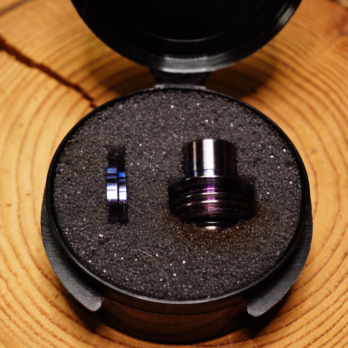 VAlphaline's tweet photo. お世話になっております。お取引いただいた「Friendly Flipper|V2 FFlush Flipper Button & Tip set TITANIUM - Purple」は発送完了しました。到着までお待ちください。今後とも何卒よろしくお願い申し上げます。#V2 #FFlush #Flipper #Button #DripTip #BilletBox #Vape #vape好きな人と繋がりたい https://t.co/rRtlLf2h8F