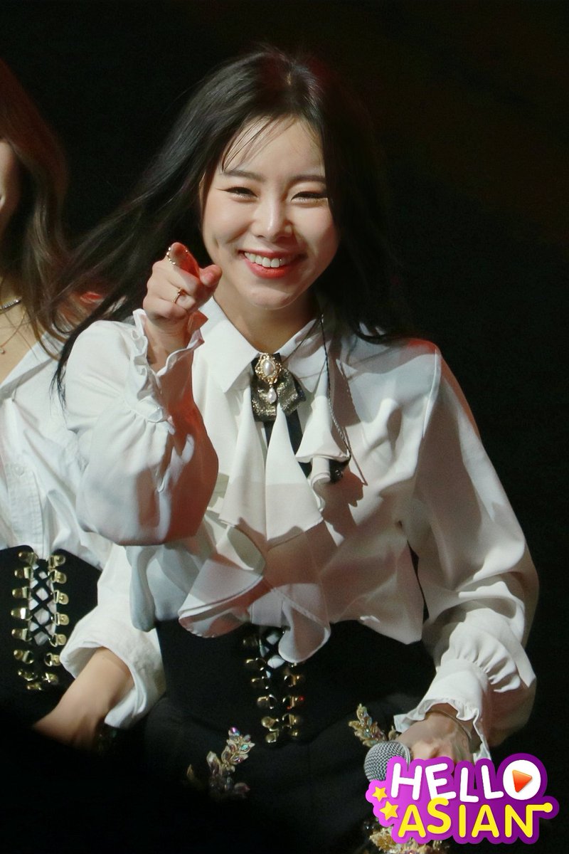 InnieMooVN_WI's tweet photo. [PRESS] 230129 WHEEIN #MYCON_inBKK CONCERT 

#WHEEIN #휘인 #フィイン #丁輝人 @THEL1VE_LABEL #마마무 #Mamamoo https://t.co/a77tlCXmRX