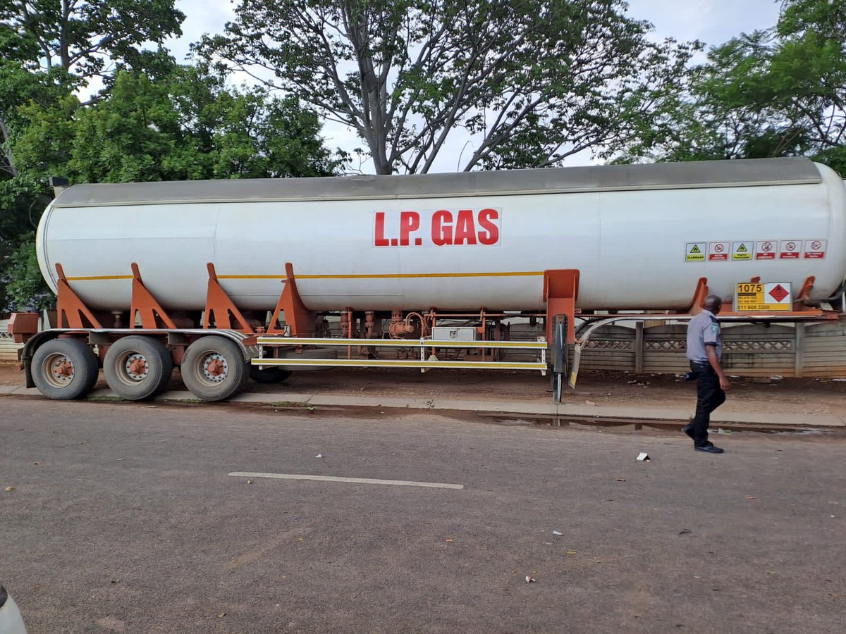 fita_sa's tweet image. 1026 master cases of cigarettes smuggled from neighbouring Zimbabwe intercepted by @SAPoliceService. The syndicates behind this scourge are continuously adapting their methods in order to evade detection. Law enforcement agencies should remain vigilant. @sarstax @SANDF_ZA