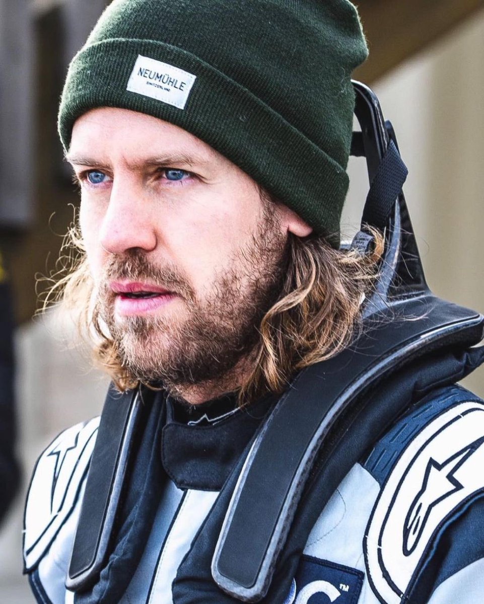 F1tutkumuz's tweet photo. Sebastian Vettel’den, Will Buxton’a👇 

🎙“Gerçekten emekli olacağımı düşünmedin değil mi?” https://t.co/0WUU8N6XJM