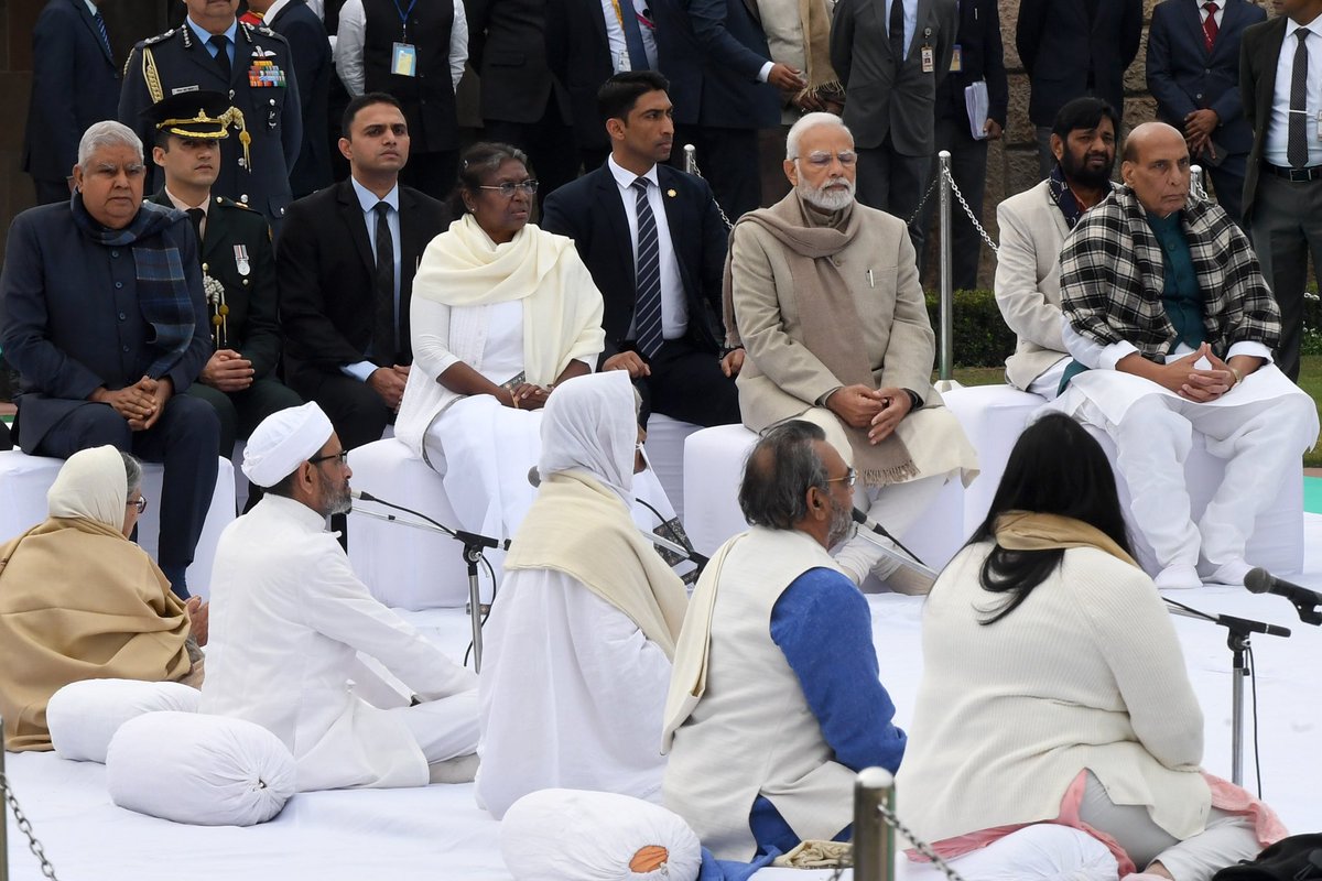 President Droupadi Murmu paid homage to Mahatma Gandhi on Martyrs’ Day and attended Sarva Dharma Prarthana at Rajghat, New Delhi.