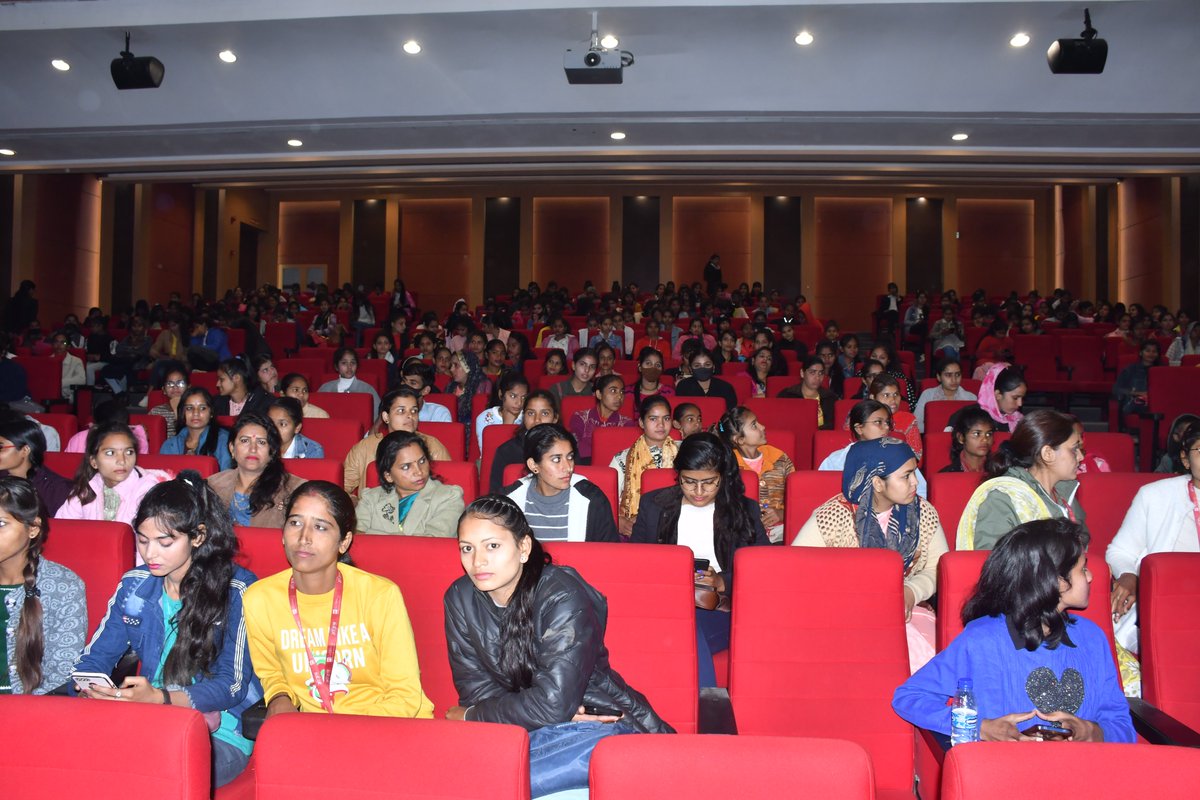 ManzilProject's tweet photo. Glimpses from #ProjectManzil event on #NationalGirlChildDay in presence of MD @rsldc_official Renu Jaipal. A book having impact stories were released and girl champions were felicitated. https://t.co/MzbFNd5Sdi