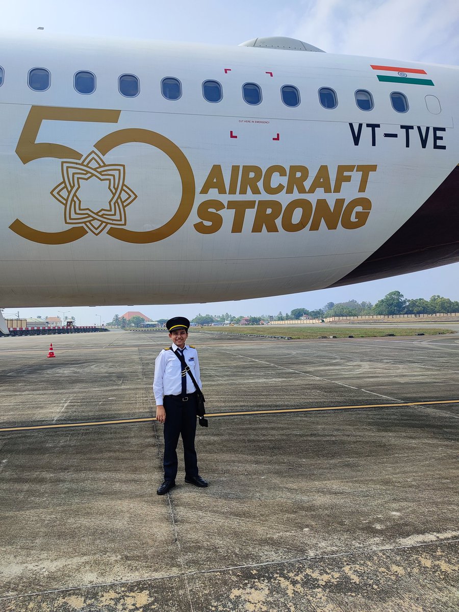 FlyWithAbeer's tweet photo. Glimpses of @airvistara UK08, a memorable day!
#aflighttoremember
#50aircraftstrong https://t.co/ahwSH2vYCs