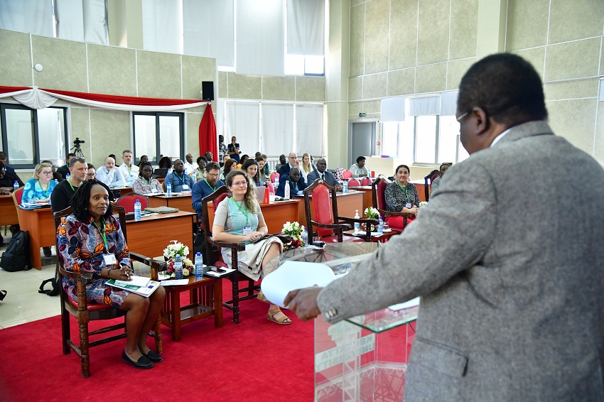 KenyattaUni's tweet photo. Prof. Paul Okemo, Ag. Deputy Vice-Chancellor (Administration) representing Prof. Paul K. Wainaina, Vice-Chancellor officially opens the International Committee for Information Technology Standards (INCITIS) Food Meeting at the International Language and Culture Center #FOOD2030EU https://t.co/DQIDOJBnrg