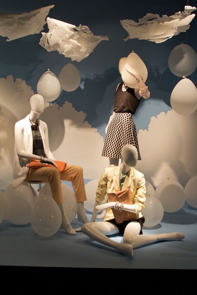 vmdesignhouse's tweet photo. ✨#windowdisplay #visualmerchandising #visualmerchandisingideas #retaildesign #shopdesign #Vitrin #Görsel #Visual #Design #Showcase #visualmerchandising #tasarim #magazadekorasyon #magazacilik #fashion #styling #tekstil #vitrintasarim #perakende #designretail #newyear https://t.co/sSVKQazYrk