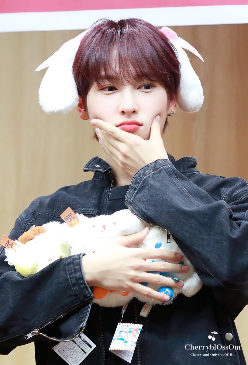 cherryontop116's tweet photo. 📸230120
온리원오브 나인 리에 팬싸인회🖤

치명적인 귀여움🐶🎀

#온리원오브 #OnlyOneOf #리에 #rie #undergrOund_idOl_6 #beyOnd @OnlyOneOfmember https://t.co/o6ll4W1RqU