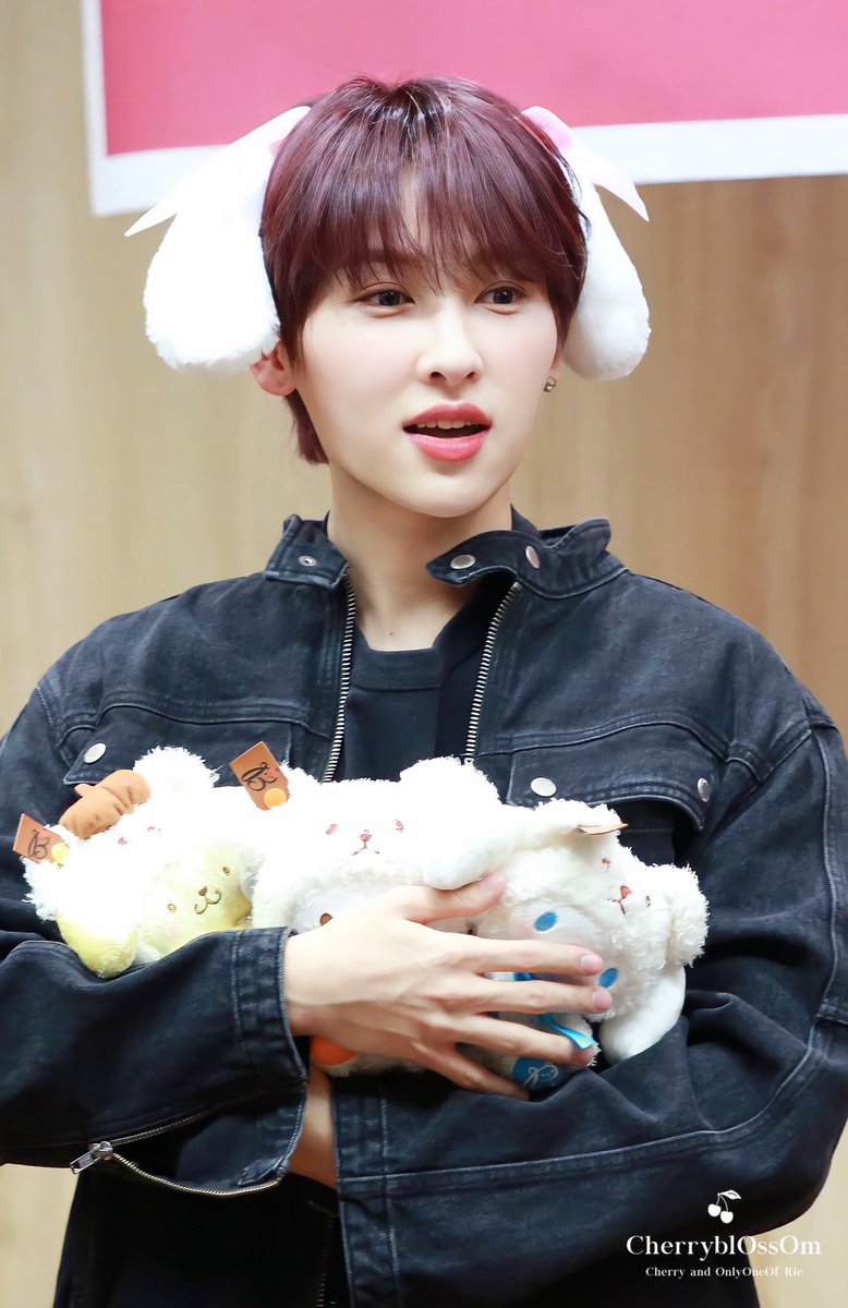 cherryontop116's tweet photo. 📸230120
온리원오브 나인 리에 팬싸인회🖤

치명적인 귀여움🐶🎀

#온리원오브 #OnlyOneOf #리에 #rie #undergrOund_idOl_6 #beyOnd @OnlyOneOfmember https://t.co/o6ll4W1RqU