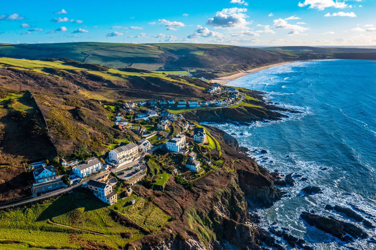 MatchProperty's tweet photo. Beauty is in the eye of the beholder they say. Well behold the amazing views from this apartment!
#northdevon #morethoe #Woolacombe 
https://t.co/CC1OU8EC8o https://t.co/bhrgPyHeUp