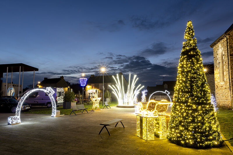 YESSSelectrique's tweet photo. 💡Magnifique projet d'éclairage réalisé au sein de la commune La Dominelais, en @ille_et_vilaine.
Une création signée YESSS Chateaubriant et @Festilight_.
#eclairage #projet #equipe #festilight #electricite #illumination #lumiere #ladominelais #ileetvilaine #bretagne. https://t.co/SxYbJ0RC6y