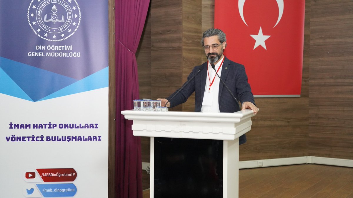 meb_dinogretimi's tweet photo. İmam Hatip Okulları Yönetici Buluşmaları Balıkesir programı ilk oturumu Doç. Dr. İbrahim Hakan KARATAŞ'ın “Eğitimde İnsan, Erişim ve Beceri Odaklı Mekânlar” adlı sunumuyla başladı. https://t.co/PfWsU1mmfh