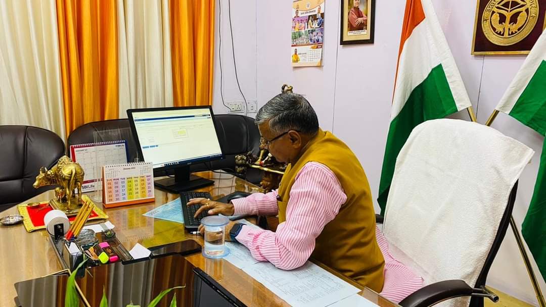 dharmindia51's tweet photo. आज विधानसभा नवीन भवन स्थित अपने कार्यालय पर विभागीय फाइलों का निस्तारण कर पत्रकार बन्धुओं से वार्ता की।
#NarendraModi 
#AmitShah 
#JPNadda
#MYogiAdityanath #SunilBansal
#Dharampalsingh
#BhupendraSingh 
#PMO_INDIA
#BJP4UP #BJP4IND
#UPgovt
#karagar 
#homgards https://t.co/GYg8tEjv9g
