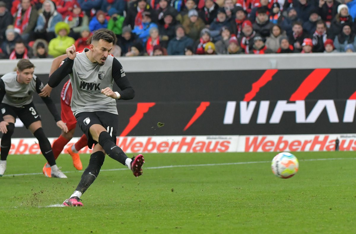BerishaOfficial's tweet photo. Bitterer Ausgang - aber wir bleiben dran. @FCAugsburg https://t.co/6kUVfZXqJd