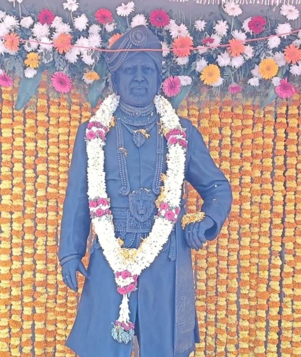 Yoursishan's tweet photo. Sahasa Simha Dr. Vishnuvardhan sir's 7 feet monolithic stone sculpture which was unveiled at his memorial in Mysuru yesterday has brought all of us immense proud and joy! https://t.co/R5uRV6dR9b