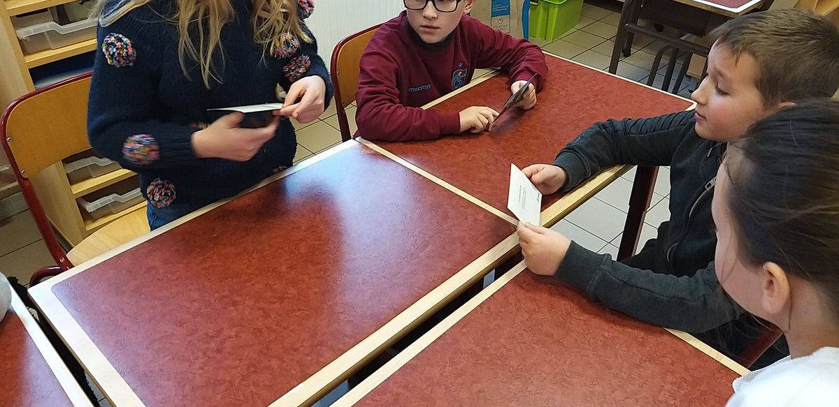 ecole_rai's tweet photo. Intervention du SMIRTOM de L'Aigle pour rappeler pourquoi et comment on utilise le compost de notre école. Prochain rdv le 20 mars pour la fête du printemps #labelE3D https://t.co/tEgGJsODR3