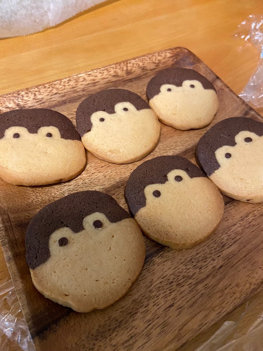 corinukotan's tweet photo. 初めてクッキー缶作った☺️コウペンちゃんクッキーは前より小さく作ったのでちょっと難しかった🥹やさうさちゃんクッキーは立体初挑戦だけど下手さが可愛くできた🤭手作り感溢れる感じだけど味もまぁ美味しかった☺️なかなか頑張ったので記念にツイート🥰
#コウペンちゃん
#やさうさちゃん
#クッキー缶 https://t.co/dhzQD8ggC5