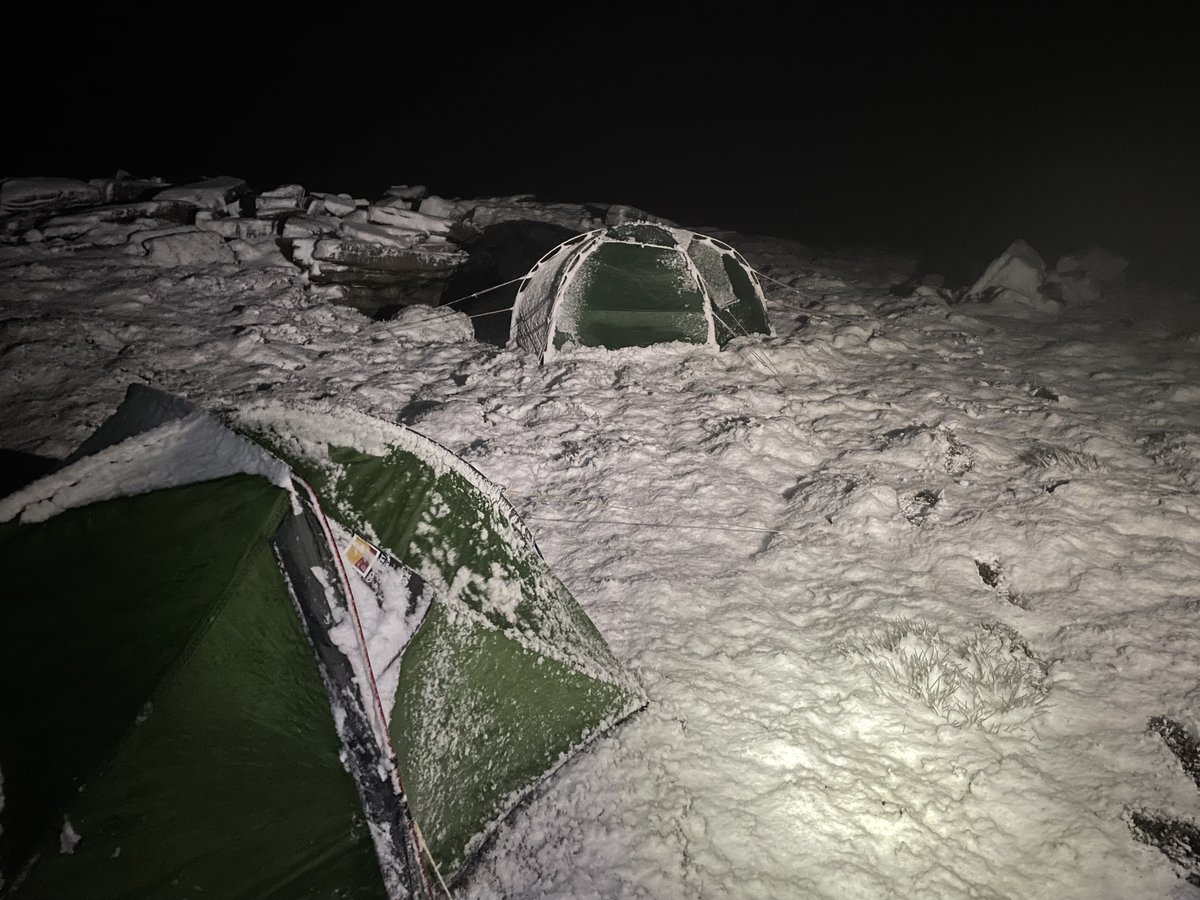 sprayway_UK's tweet photo. 📸 - @amountainbivvy 

"Arenig Fach

#trailof100nights

Another snowy camp. The only suitable camping spot is right on the top"

#ArenigFach #TrailOfA1000Nights #Sprayway https://t.co/kRyf1iXTX6