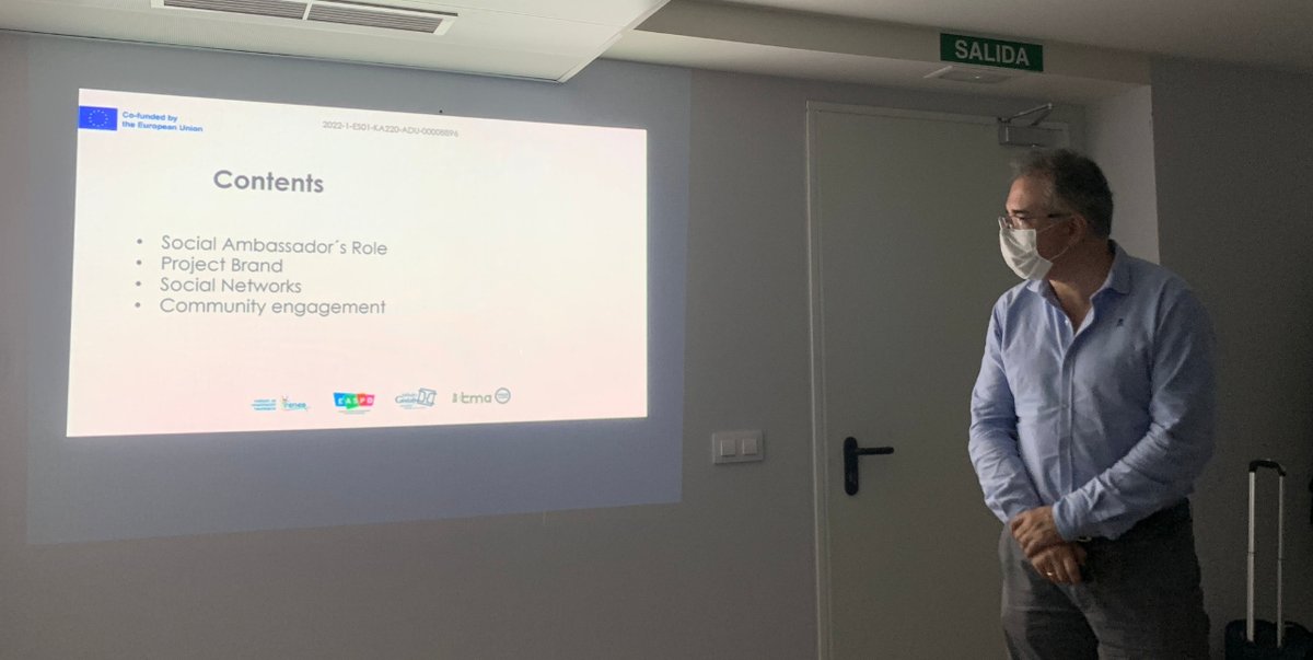 FabLabLeon's tweet photo. Estuvimos en Valencia, en la presentación del @EUErasmusPlus #EARLYBRAIN.  El proyecto consiste en formar a los familiares de los niños que necesitan atención de intervención temprana, para que puedan funcionar eficazmente en sus contextos sociales y @fablableon forma parte. https://t.co/cQYutiW8gW