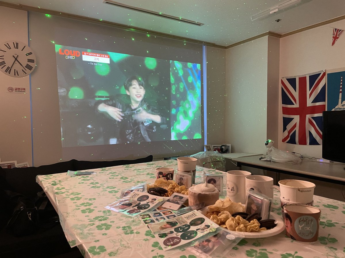 hanulhaha's tweet photo. 스크린이기는 하지만 고키와 고키팬분들과 함께 HAPPY KOKI DAY를 즐겼어요🎂🥳
KOKI BD CAFE @koki0129event 분들께서 보내주신 굿즈 덕분에 더욱 더 즐거운 시간이였습니다🥰
감사합니다🙏💕

#TanakaKoki #고키 #コウキ
#I_Always_Love_Koki
#고키_우리에게와줘서고마워 https://t.co/R3Pix95Q4Z