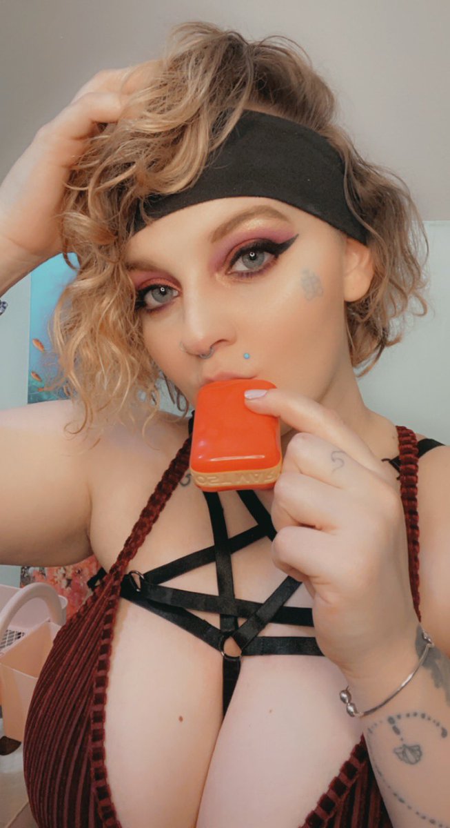 Satans_Tempest's tweet photo. I have 9mins of toy tit fuck &amp; suck who wants to see 😈#selling who’s #buyingcontents  at this hour 👻 https://t.co/dXF7cR9j9K