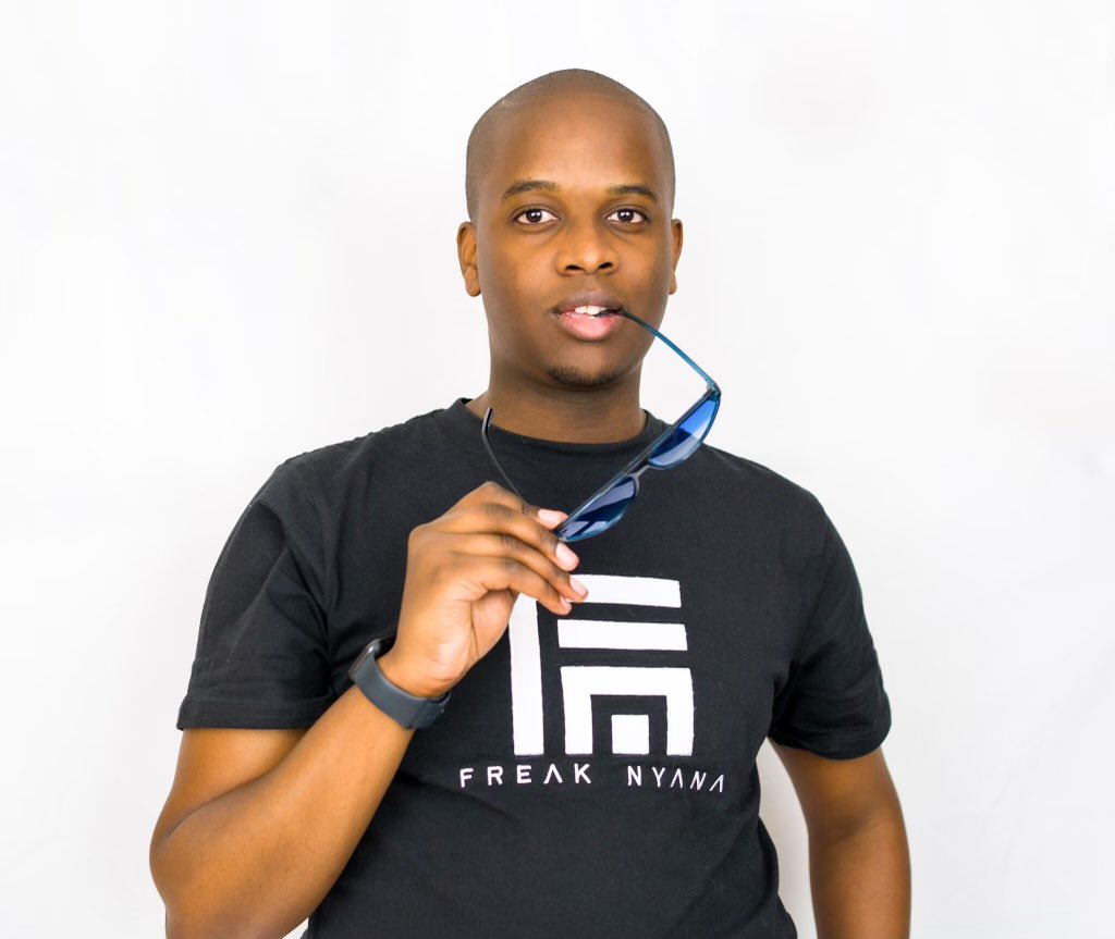 Join <a href="/JulukaBunandi/">Juluka-Bunandi [JB] °°°🇿🇼</a> on the Metro Drive at 16:05 pm as he interviews Versatile DJ <a href="/brian_ovo/">Khanda Cool</a>. His work has seen him play at Zimfest UK, Afro piano fest &amp; Starboy Fest. Tune in to hear his story.
Listen online by clicking on the link below 👇
radio.garden/listen/skyz-me…
#Beyondthesky