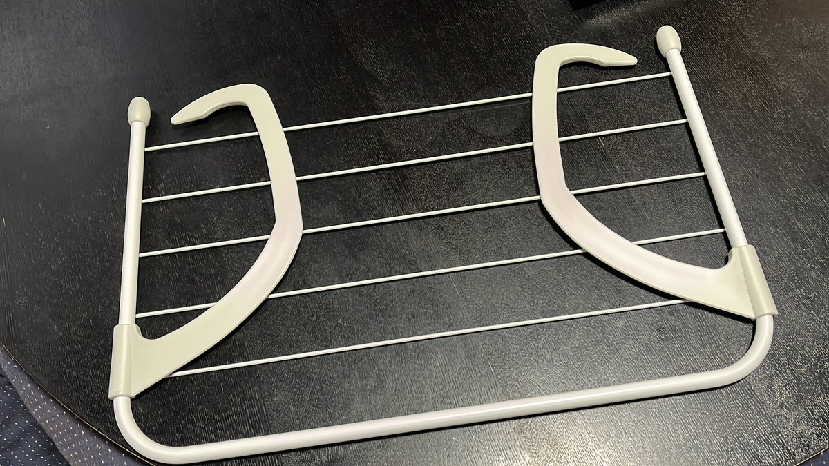 wallaroo142377's tweet photo. #3COINS
#HangingRack
「私が求めていたモノはコレだわ〜」
と購入してきましたが、掛けたかった場所には掛からず。。。掛けられる場所もなく。。。(涙) https://t.co/xZsag0PGtV