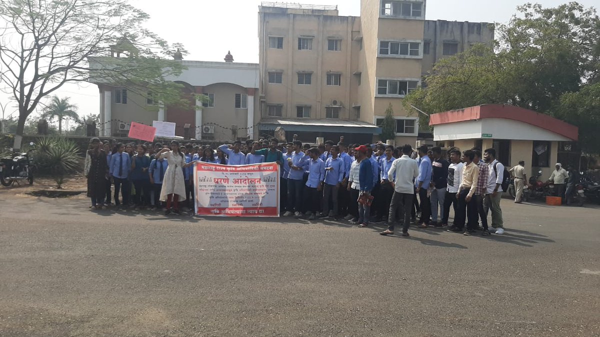 hanuu_33's tweet photo. Day 6#JusticeForAgrilEngg
#MPSC ने Agri Mpsc मुख्य परीक्षेतून कृषी अभियांत्रिकीचा अभ्यासक्रम काढून राज्यातील कृषी क्षेत्राला Technology पासून वंचित ठेवण्याचा प्रयत्न केला आहेच तसेच कृषी अभियंत्यांचे अधिकारी होण्याचेह स्वप्नही चिरडले आहे.
@mpsc_office @mieknathshinde
@Dev_Fadnavis https://t.co/72Mnih8pgK