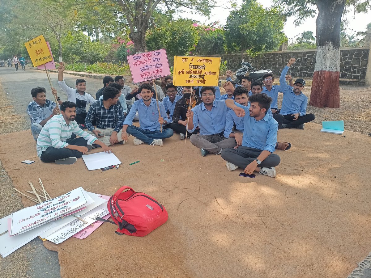 hanuu_33's tweet photo. Day 6#JusticeForAgrilEngg
#MPSC ने Agri Mpsc मुख्य परीक्षेतून कृषी अभियांत्रिकीचा अभ्यासक्रम काढून राज्यातील कृषी क्षेत्राला Technology पासून वंचित ठेवण्याचा प्रयत्न केला आहेच तसेच कृषी अभियंत्यांचे अधिकारी होण्याचेह स्वप्नही चिरडले आहे.
@mpsc_office @mieknathshinde
@Dev_Fadnavis https://t.co/72Mnih8pgK