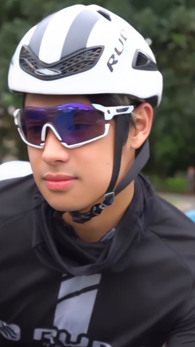 dnbleflms's tweet photo. AAAAAAA POGI https://t.co/vUg7cIqwxS