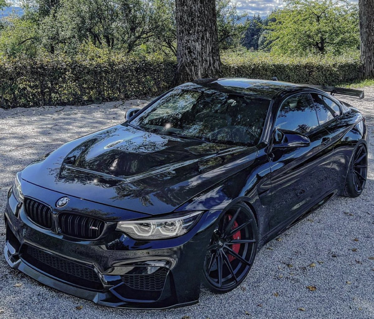 carpxrnpicx's tweet photo. BMW M4 Competition https://t.co/7KEVvGUrHg
