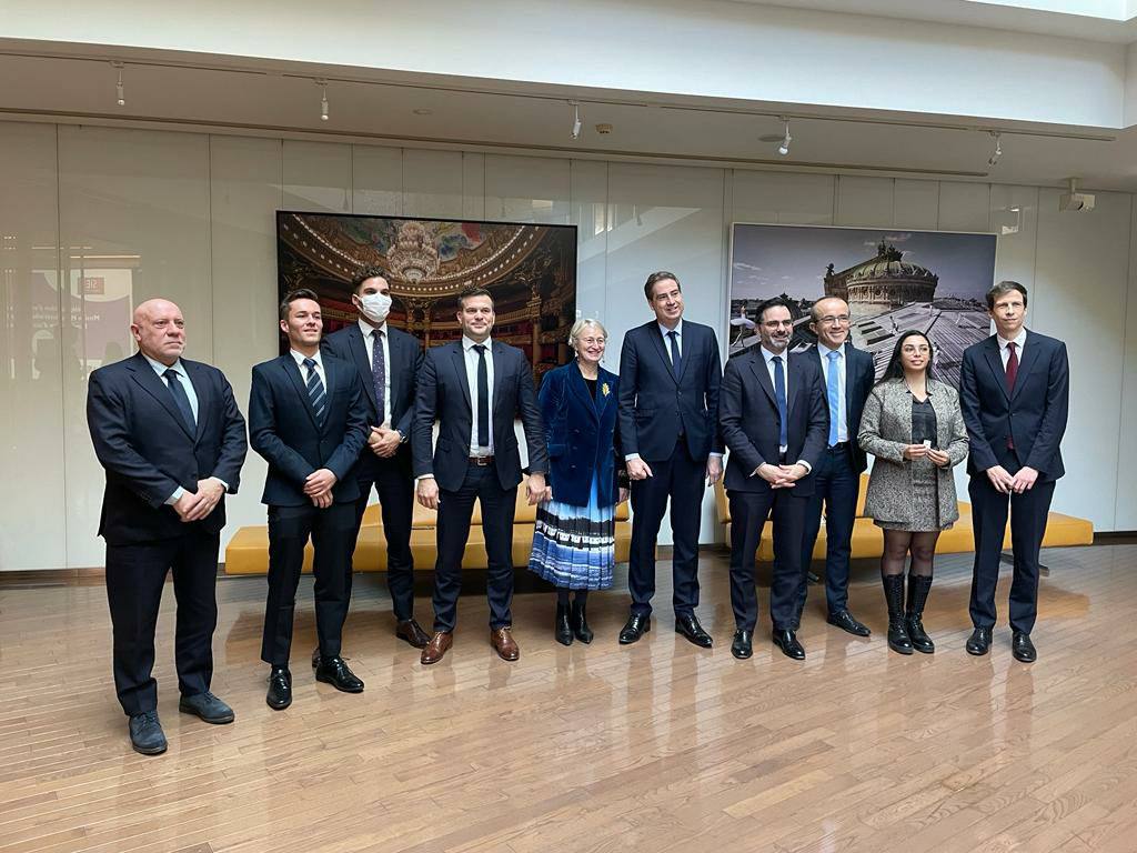 Olivier Becht (@becht_olivier) on Twitter photo Avec @LauStmartin DG de <a href="/businessfrance/">Business France</a>, nous échangeons et encourageons la délégation d’entreprises françaises qui m’accompagnent à aller à la conquête des opportunités au Japon ! 🇯🇵 Avec @LauStmartin DG de <a href="/businessfrance/">Business France</a>, nous échangeons et encourageons la délégation d’entreprises françaises qui m’accompagnent à aller à la conquête des opportunités au Japon ! 🇯🇵