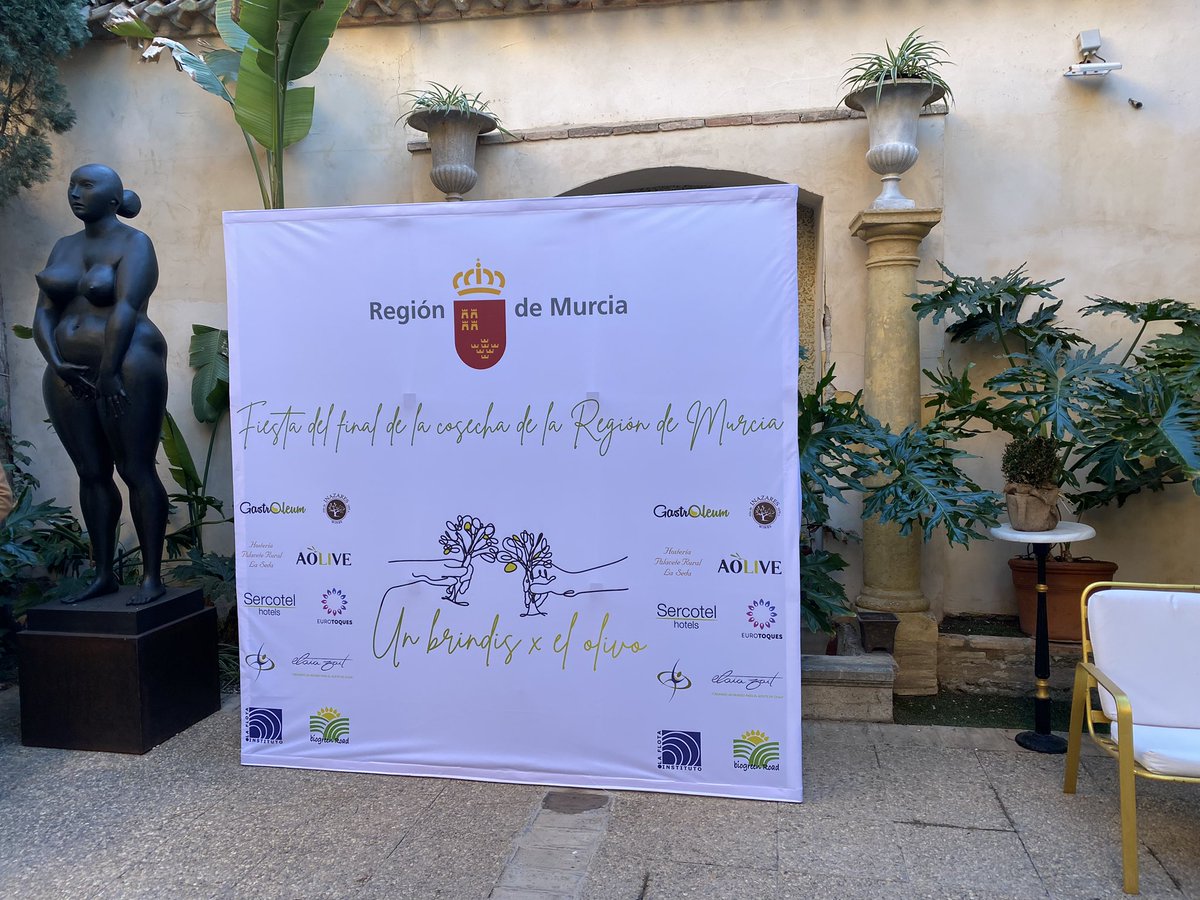 Comienza la recepción de los invitados al #UnbrindisxelolivoRM.