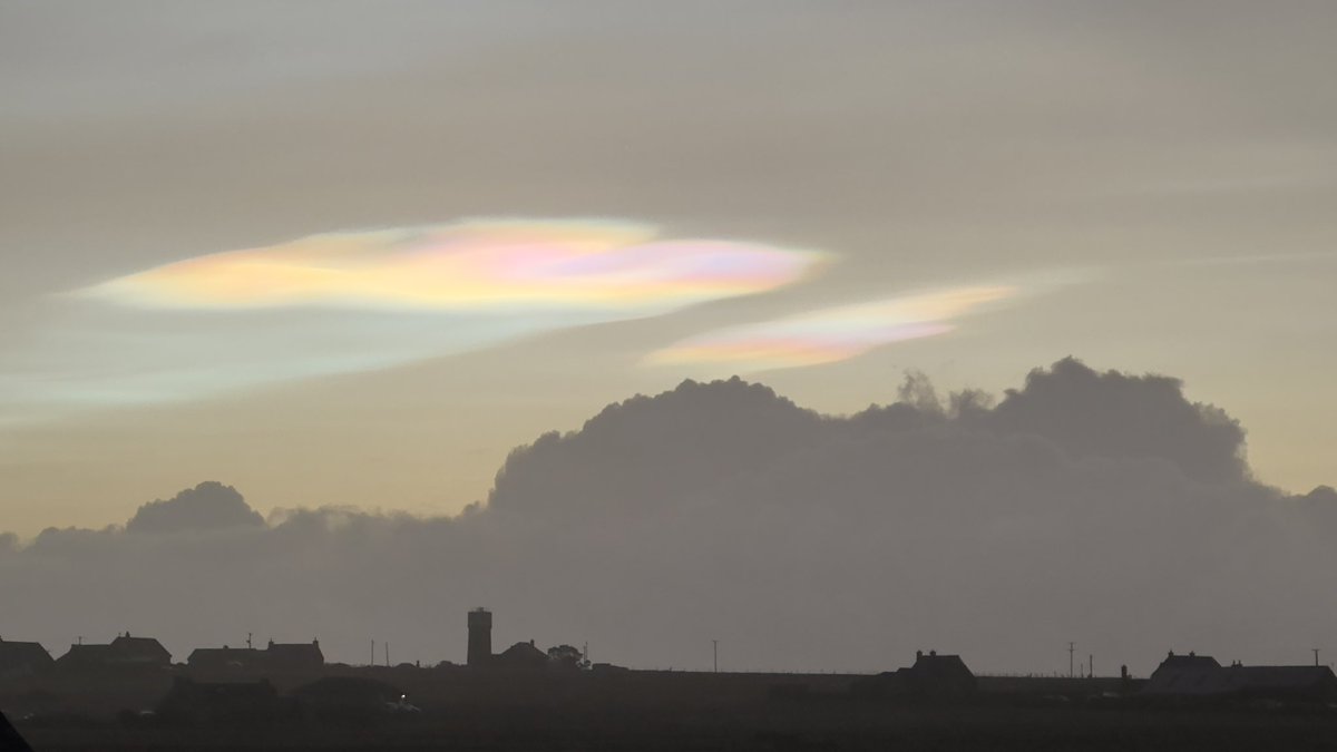 Meggiedubh's tweet photo. Iridescent clouds over Ness, Isle of Lewis this morning 30/01/23 at 8am @BBCScotWeather @eddy_weather @BBCWthrWatchers @wunderground @JudithRalston @UKWeatherLive @TheWeatherNetUK https://t.co/USHUtm2Rp7