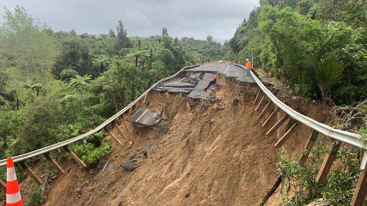 davepetley's tweet photo. On 27 January 2023, multiple landslides were triggered by extreme rainfall in the Auckland area of New Zealand:- https://t.co/TPHfeV3mI5 https://t.co/f3S4WTlgmL