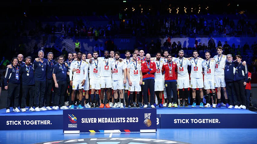TF1Pro's tweet photo. #Audiences @TF1 #Handball23
🏆Meilleure audience pour un match de handball depuis 2017 pour France-Danemark hier avec 5,3m de tvsp
🔝Pic à 6,4m de tvsp
Très largement leader sur l'ensemble des cibles avec
✅35% PdA 25-49
✅45% PdA 15-34
✅38% PdA H25-49
✅32% PdA FRDA-50 https://t.co/lsbgbtX43D