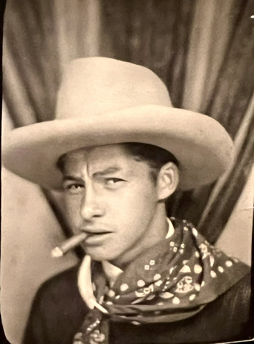 threads_addict's tweet photo. Vintage Cowboy w Cigar 1930’s #Cowboys #vintage #vintagefashion #vintagephotography https://t.co/u4FNeRcbqV