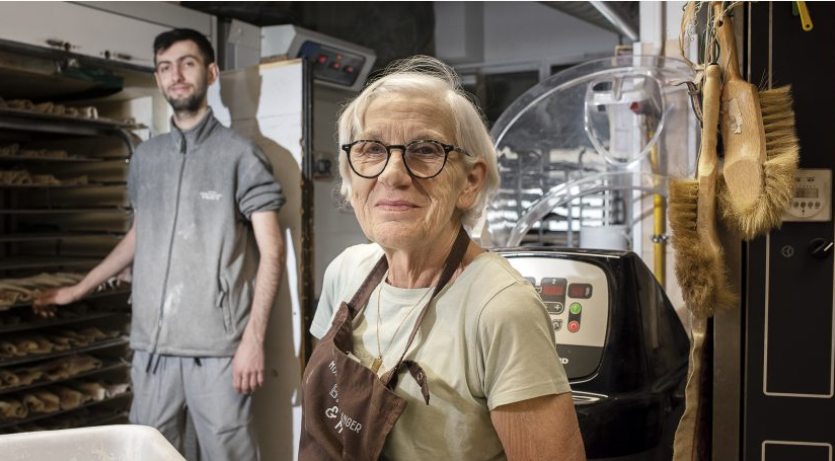ClaudeMourlon's tweet photo. 🥖 Sceptique sur un candidat que lui recommandait @poleemploi_paca,  une boulangère de #gap s’est laissée convaincre par la ténacité de la conseillère, bluffée par la motivation d’un jeune homme qui avait peu d’atouts dans son jeu, au premier abord..
👉 https://t.co/RDZQnCdqSo https://t.co/ckbufNoETT