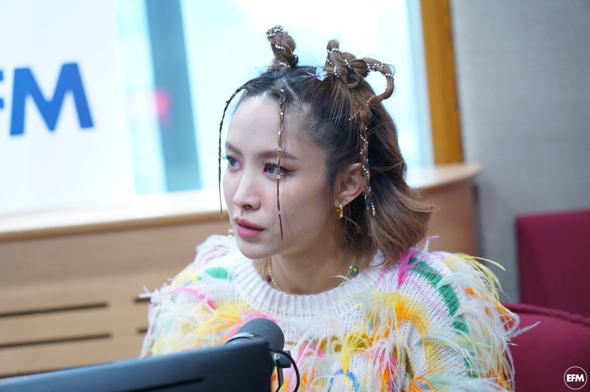 EFM_STATION's tweet photo. ชื่อเพลง #ChaBoo! มาจากการเล่นคำกับชื่อของ #Namcha ในเพลงนี้น้ำชาจะพาทุกคนไปสัมผัสกับบุฟเฟ่ต์ความรัก แบบ unlimit และความพิเศษของเพลงนี้ ก็ได้ “#เอิ้ตภัทรวี” มารับหน้าที่เป็นโปรดิวเซอร์ ดูแลและarrange เพลงไปกับน้ำชาด้วย
#EFM94 #EFMDJPLAYLIST https://t.co/d1E5KSvhYR