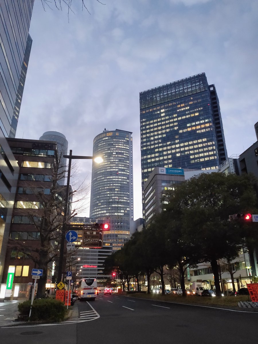今日も１日お疲れさまでした☺️

名古屋駅近辺も寒いですよ🌃

#名古屋駅 
#イマソラ